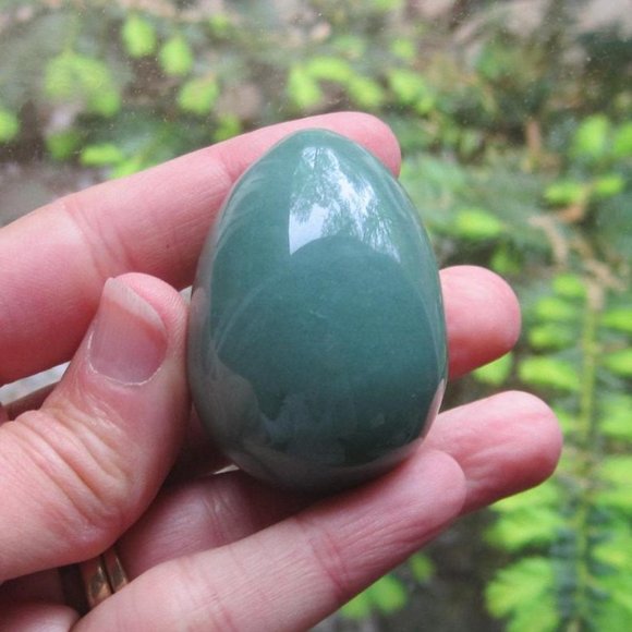 GREEN AVENTURINE Egg Shaped CRYSTAL - Picture 2 of 2